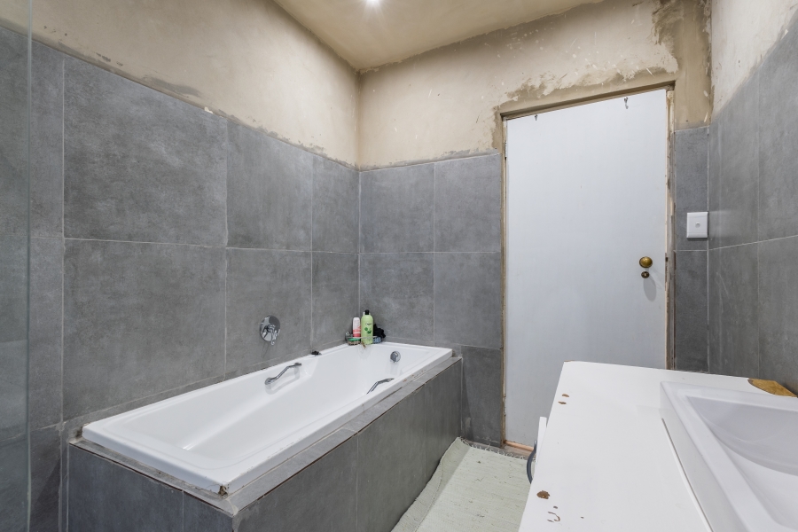 5 Bedroom Property for Sale in Kwanokuthula Township Western Cape